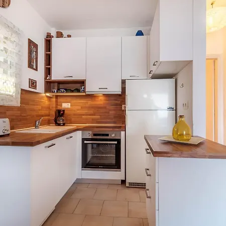 Apartment 113 By New Era In Menigos